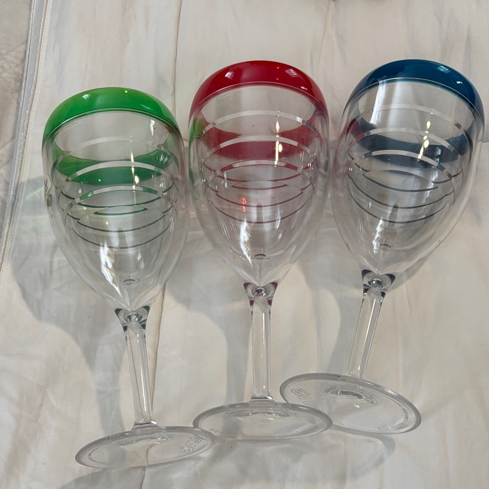 Tervis set of 3 insulated wine glasses. NWT.